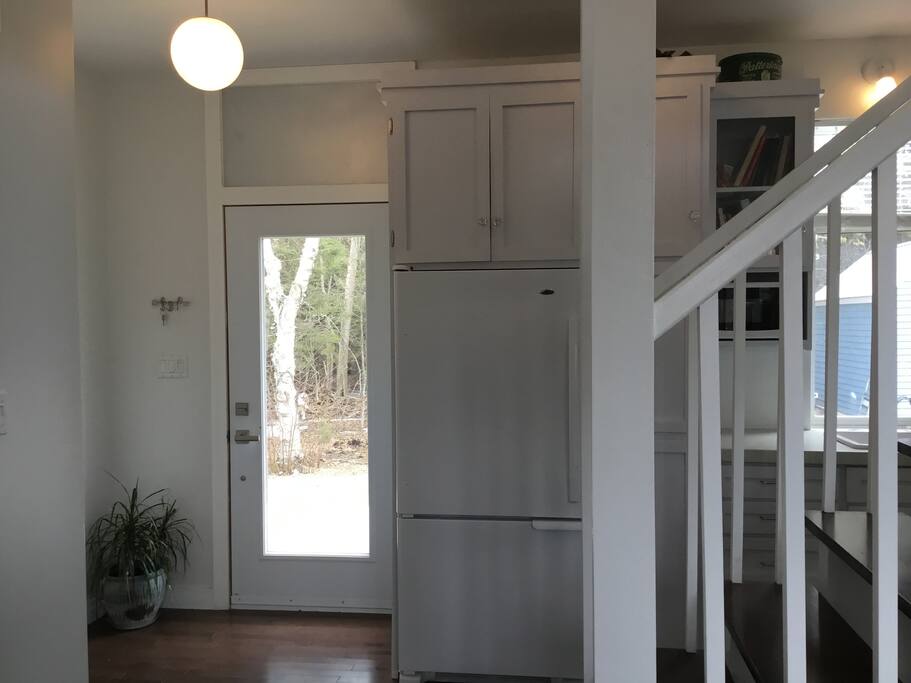 Main Floor, Front Entranceway