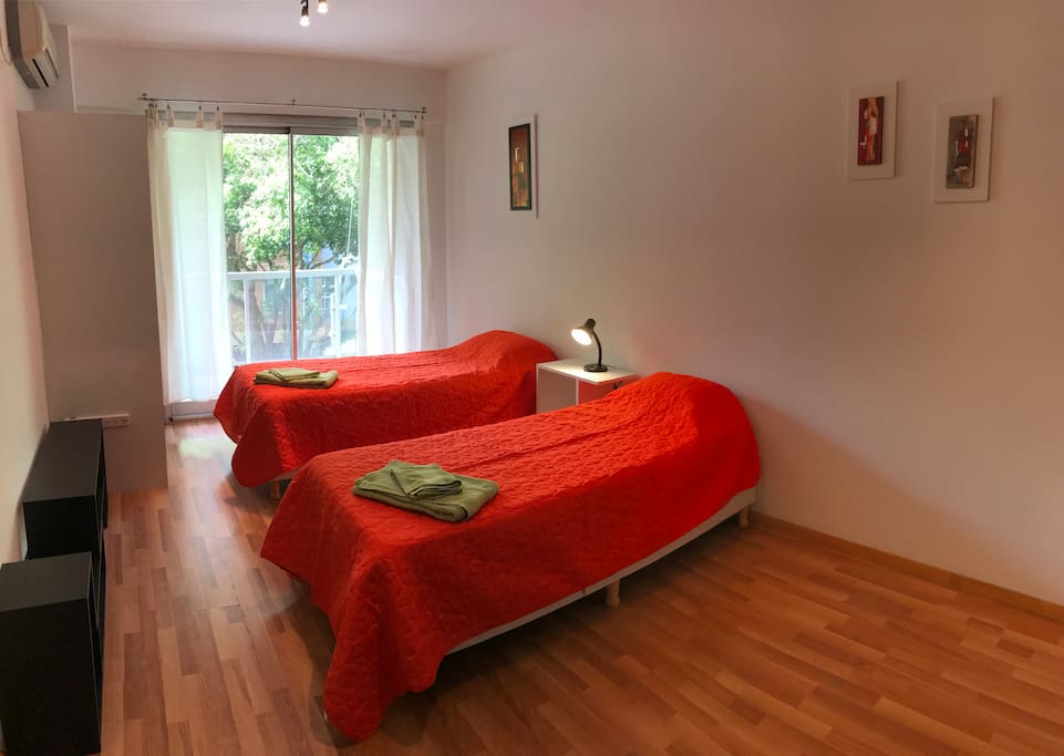 Amplio espacio como dormitorio.