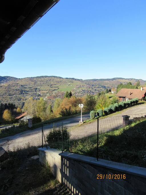 Vue du salon ,sur la vallée de la Bresse