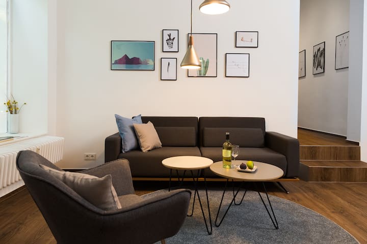 3 Bedroom & 90qm Apartment in Charlottenburg gallery image 3
