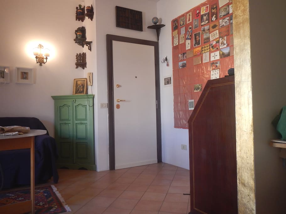 Ingresso e angolo soggiorno
