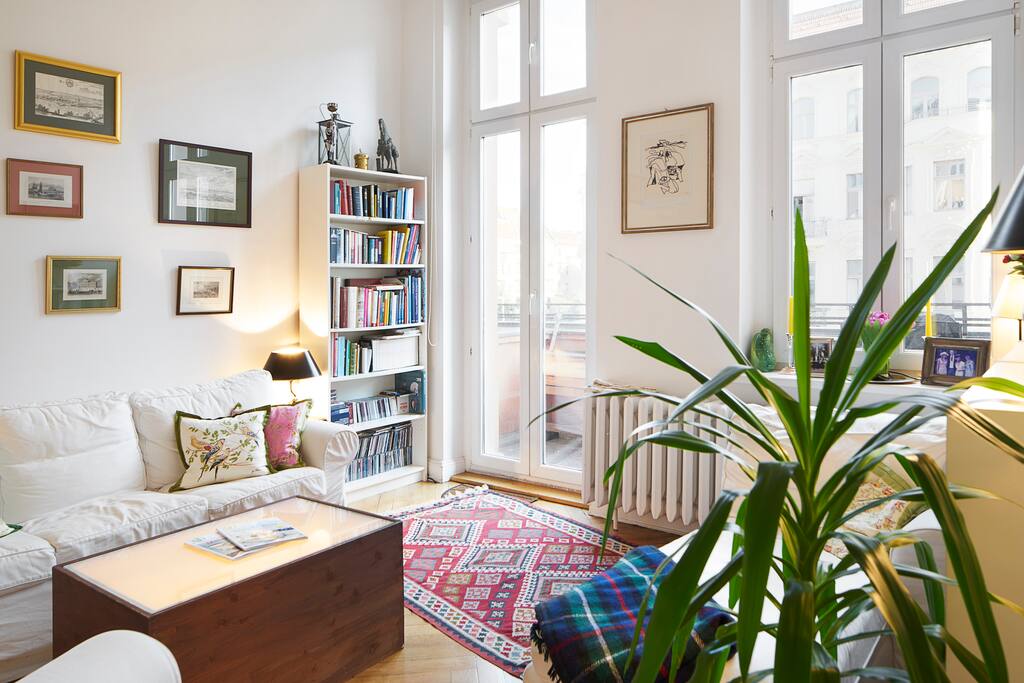 Living room with balcony.../ Wohnzimmer mit Balkon...
