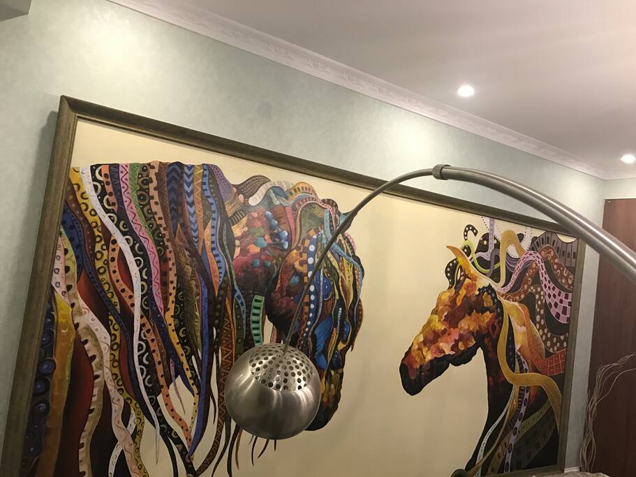客厅沙发背景墙设计的高端定制油画