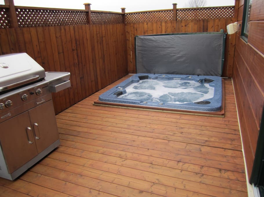 Year round out door hot tub