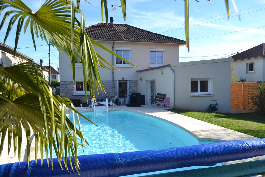 Face arrière avec piscine privée 4X8 m