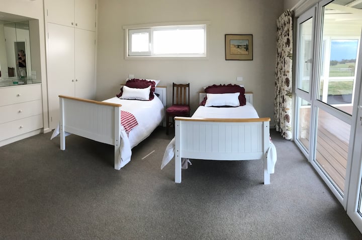 Robins is a Twin room and can have a 3rd single