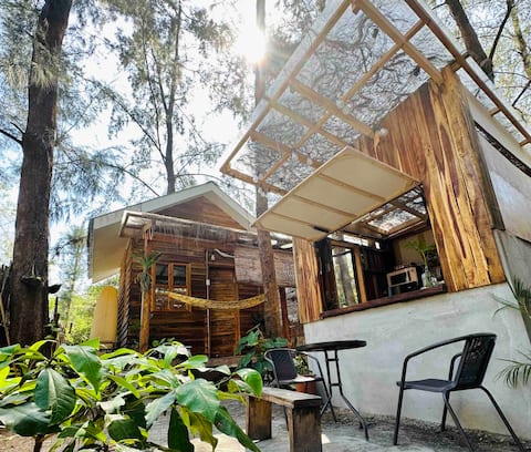 Tiny Cabin in Liwliwa Beach