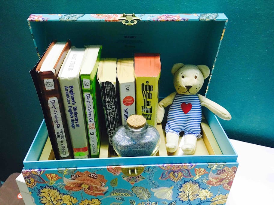 U see this box is really cute, right?! U can enjoy stories from romantic books to relaxing books. It is special because u can connect the box thru the Bluetooth to listen to the music.