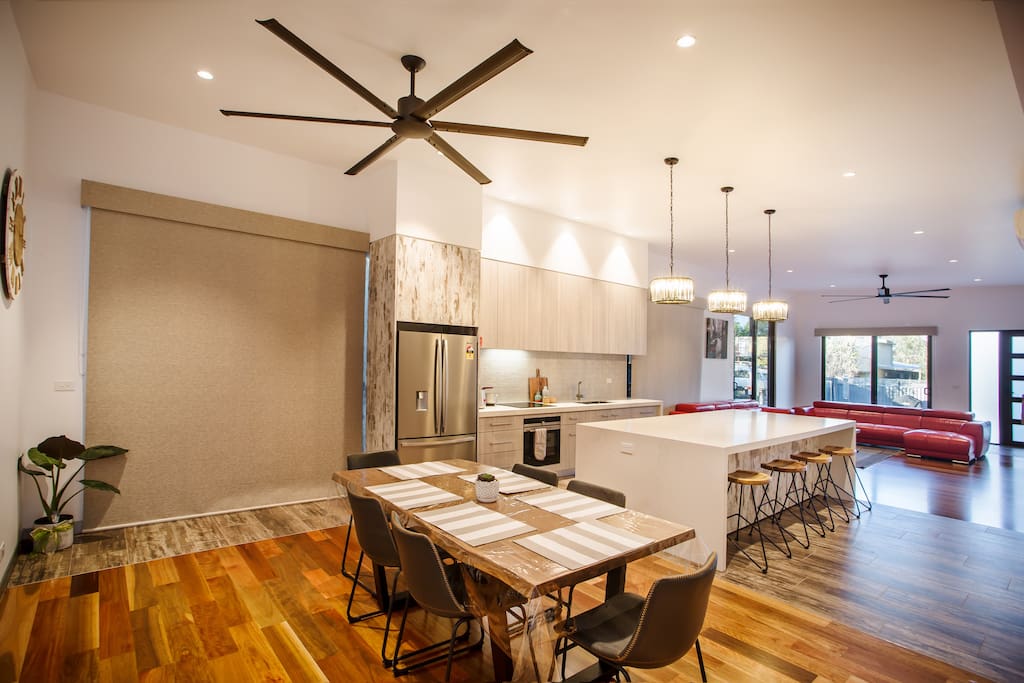 Spacious dining area with breakfast bar