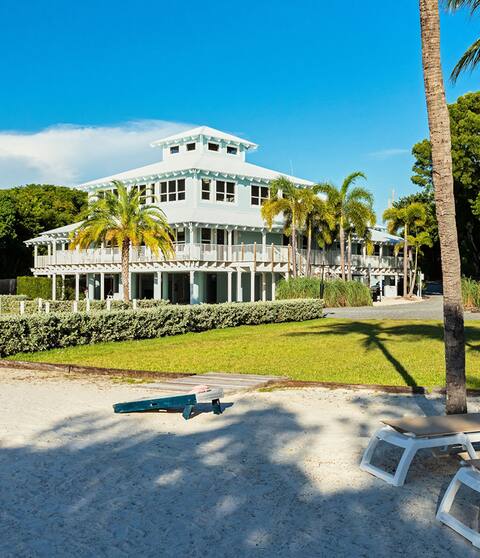 Nautilus House - Coastal Modern and Spacious Villa