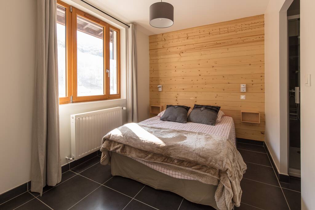 Chambre parentale avec salle d'eau