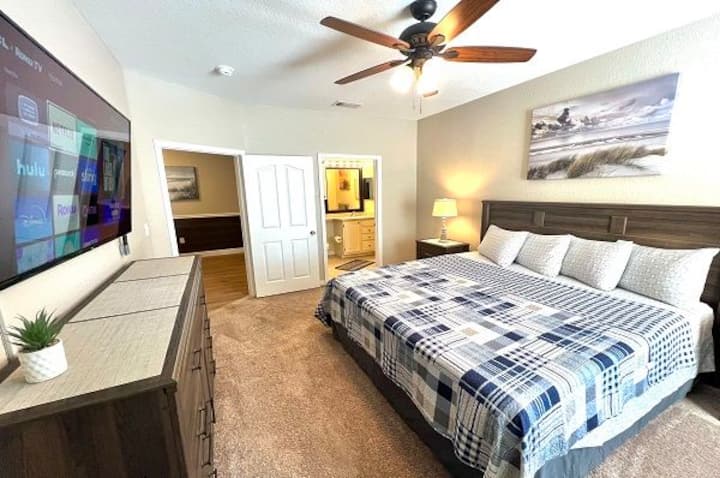 Master Bedroom with Private Master Bathroom, 55" Flat Screen Roku Tv