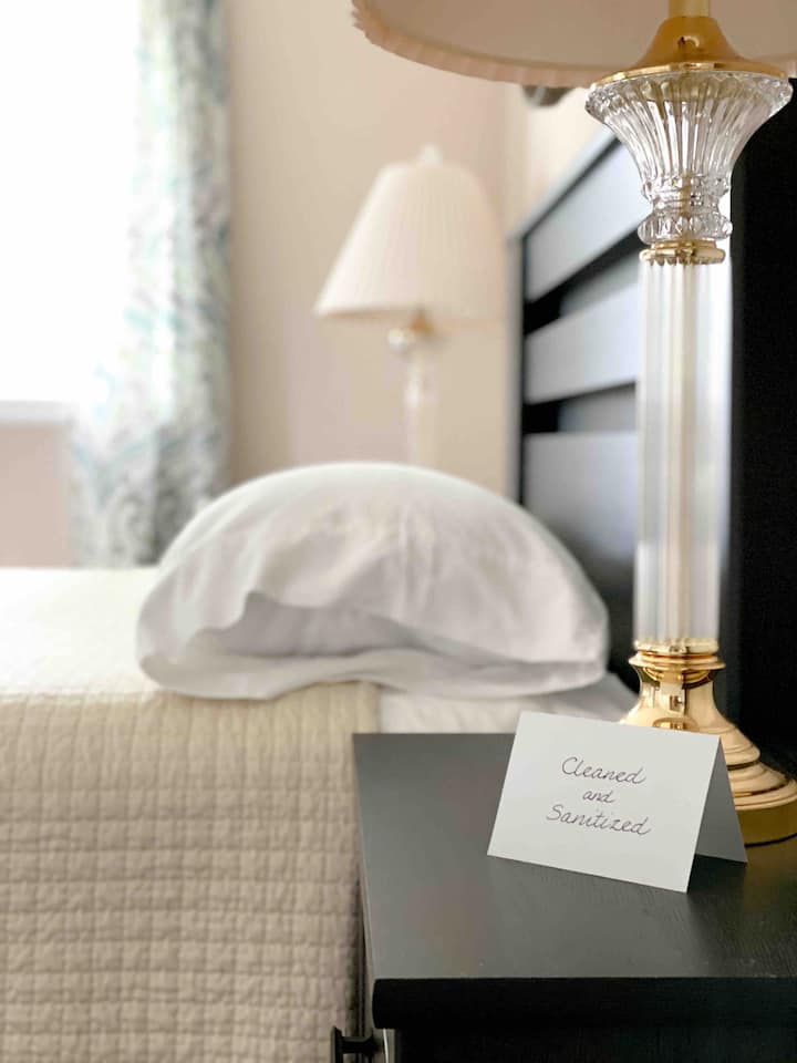 每个房间在两笔预订之间都会进行清洁和消毒 