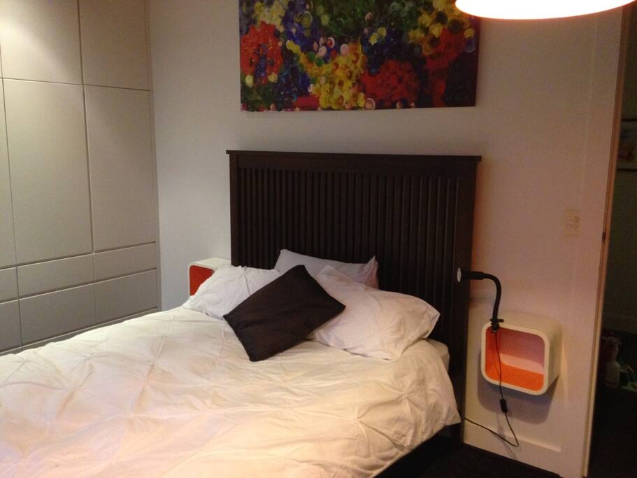 Queen bed and plenty of cushions