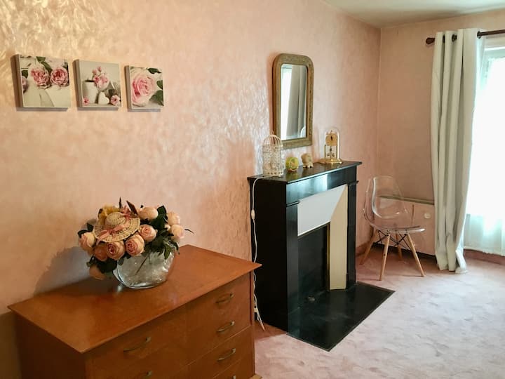 Chumba cha kwanza cha kulala cha mtoto ambacho pia kinaweza kumhudumia kijana au mtu mzima!