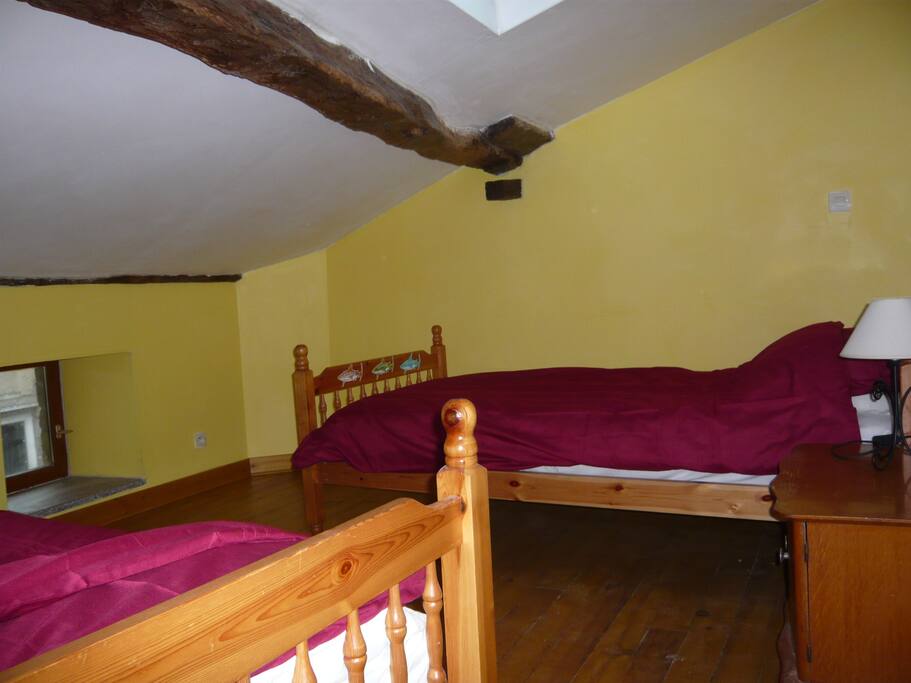 Deuxième chambre avec 2 lits simple