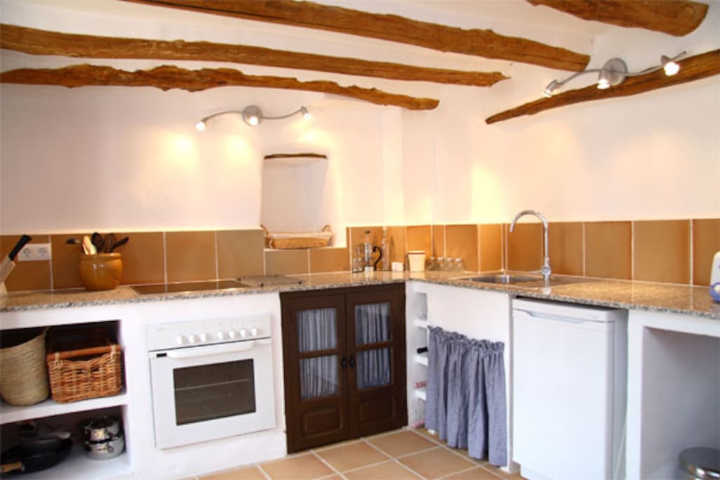 Fully fitted kitchen