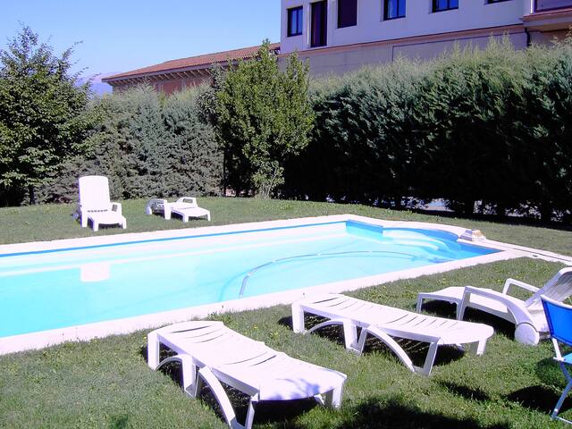 Entre viñedos cn piscina en bodega d Rioja gallery image 2