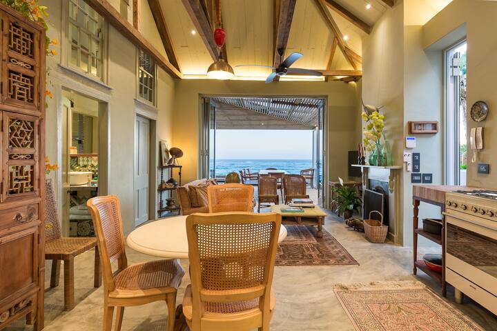 Bungalow with spectacular views. gallery image 5