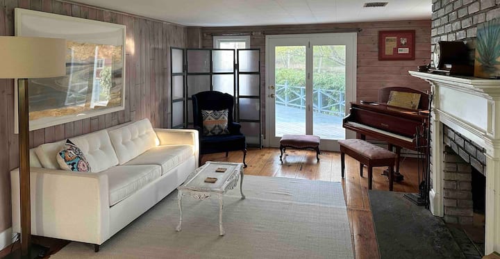 غرفة المعيشة وأريكة قابلة للسحب (سرير كامل)
Heirloom Challen Piano