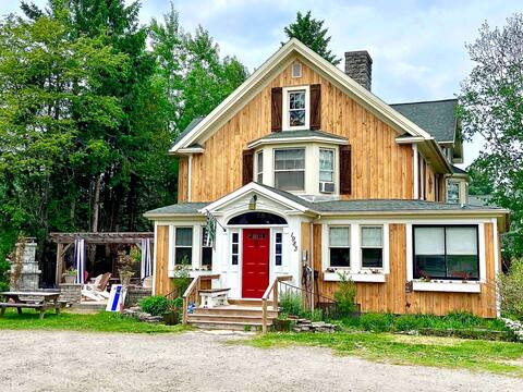 - Placid Peak Lodge -
The Village Of Lake Placid