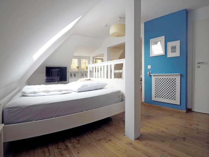EXKLUSIVE | Country House Style Top Floor for 4