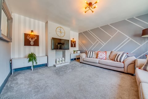 Top Airbnb: ★Beautiful Harborough Avenue 6 Bed House★ in Manor Castle