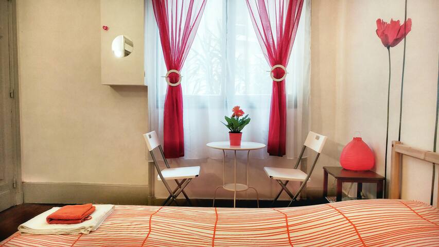 Formidable Studette in Paris 15