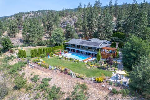 Villa Views with heated pool, gardens and lakeview