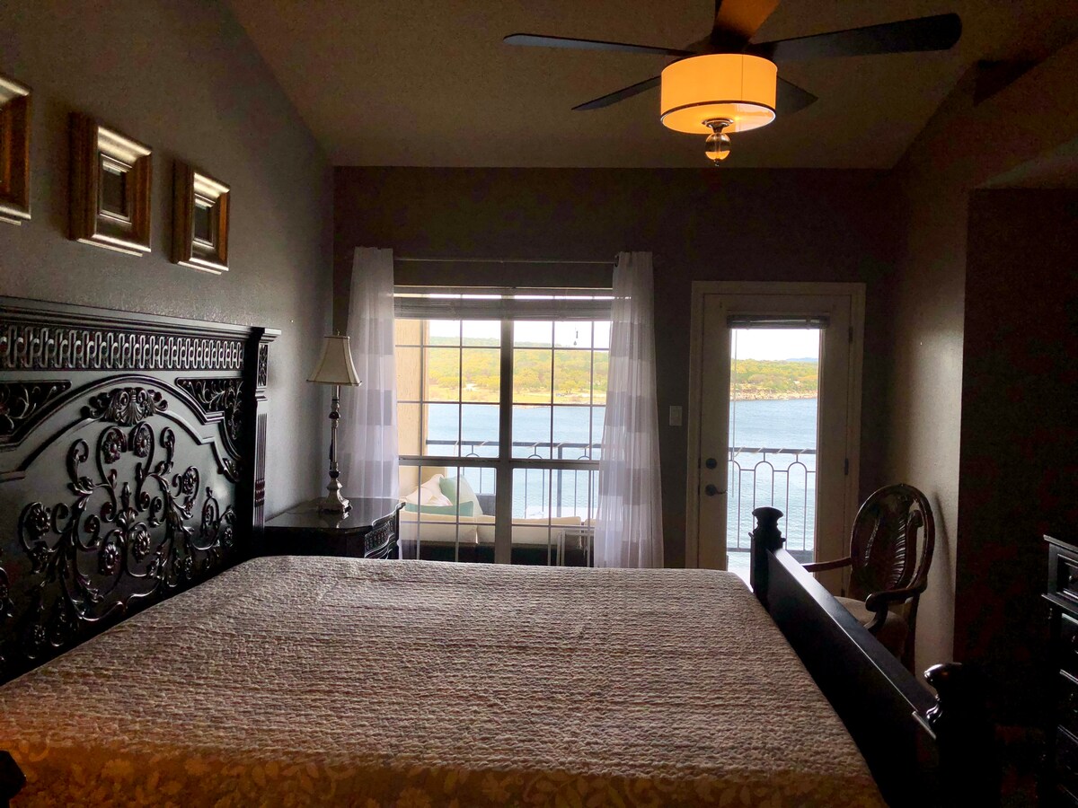 Mastersuite met prachtig uitzicht op het meer