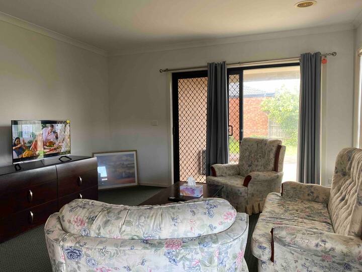 30 Minutes To Airport-4bedr House-free Parking-122 - Melton