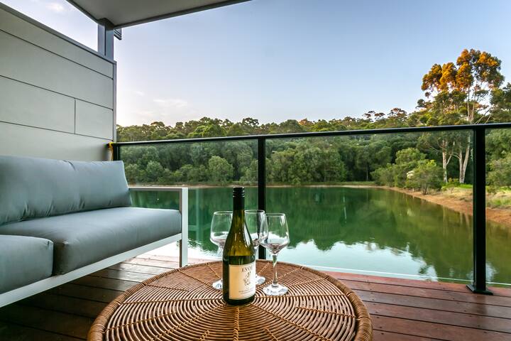 Maison du Lac – house on lake, close to town gallery image 4