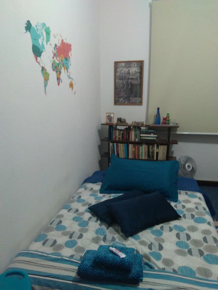 第二间卧室，可逆。双人床： 2.00米x 1.90米！
带遮光的窗帘！