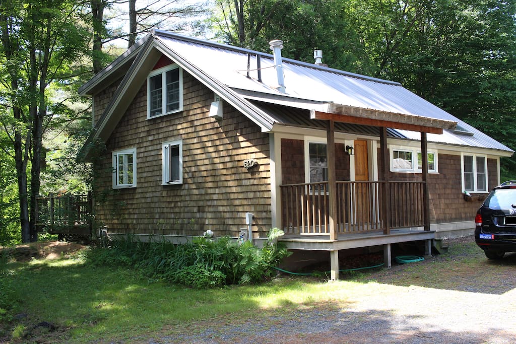 Martini Cottage, along the driveway
