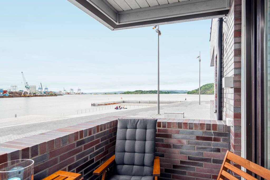 apartement is litterally sitting on the pier
