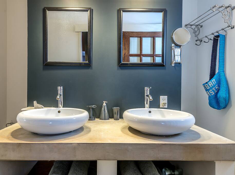 Roomy bath room with two sinks and beach bag available