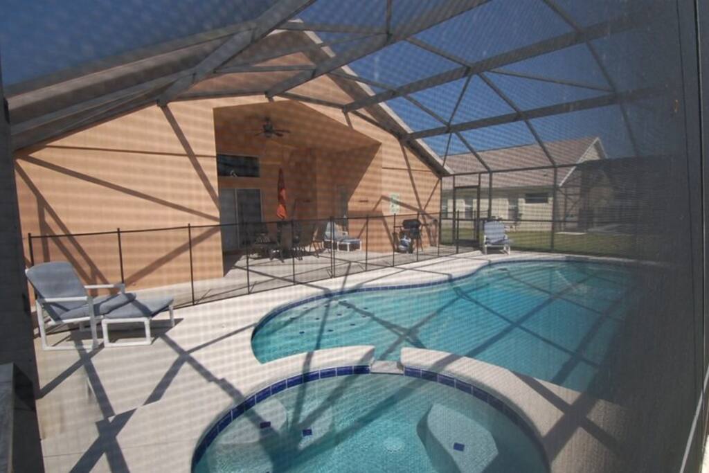 Make hundreds of happy memories of your vacation to Orlando on this sunny pool deck that surrounds the crystal clear water of your own private pool.