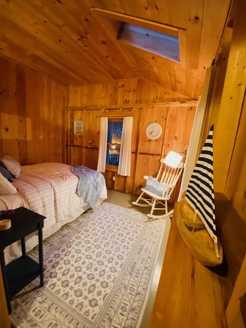 Private bedroom with queen bed