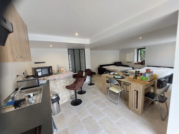 استوديو 2/4 أشخاص 