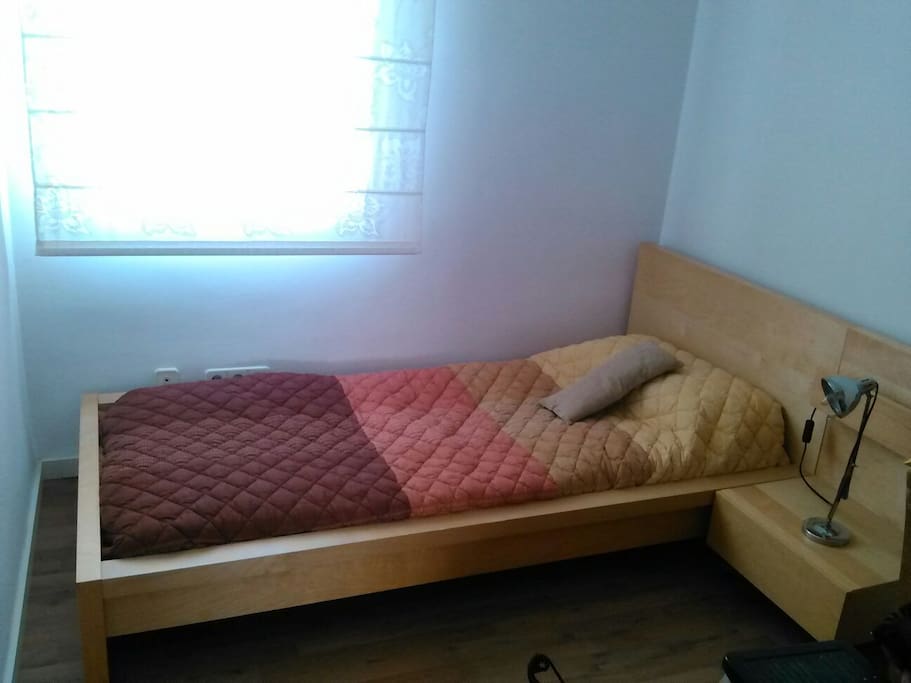 Luminosa habitación.