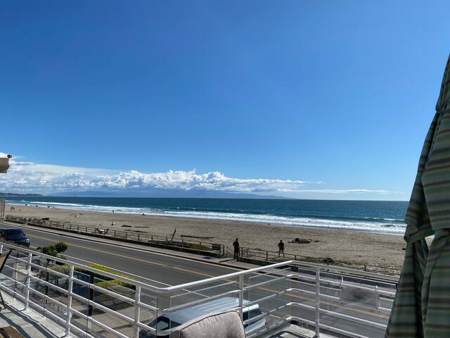 Beach Front Family Getaway in Aptos 327 gallery image 2