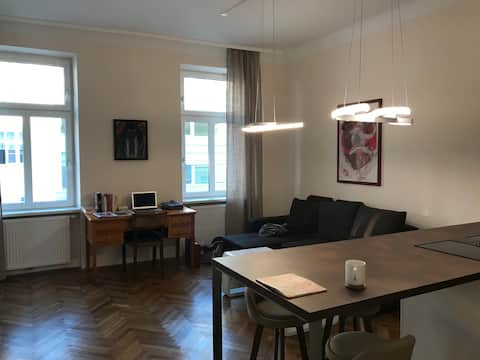 Popular Airbnb listing: Very bright apartment close to thecenter, Danube Canal. Close to the city in Brigittenau