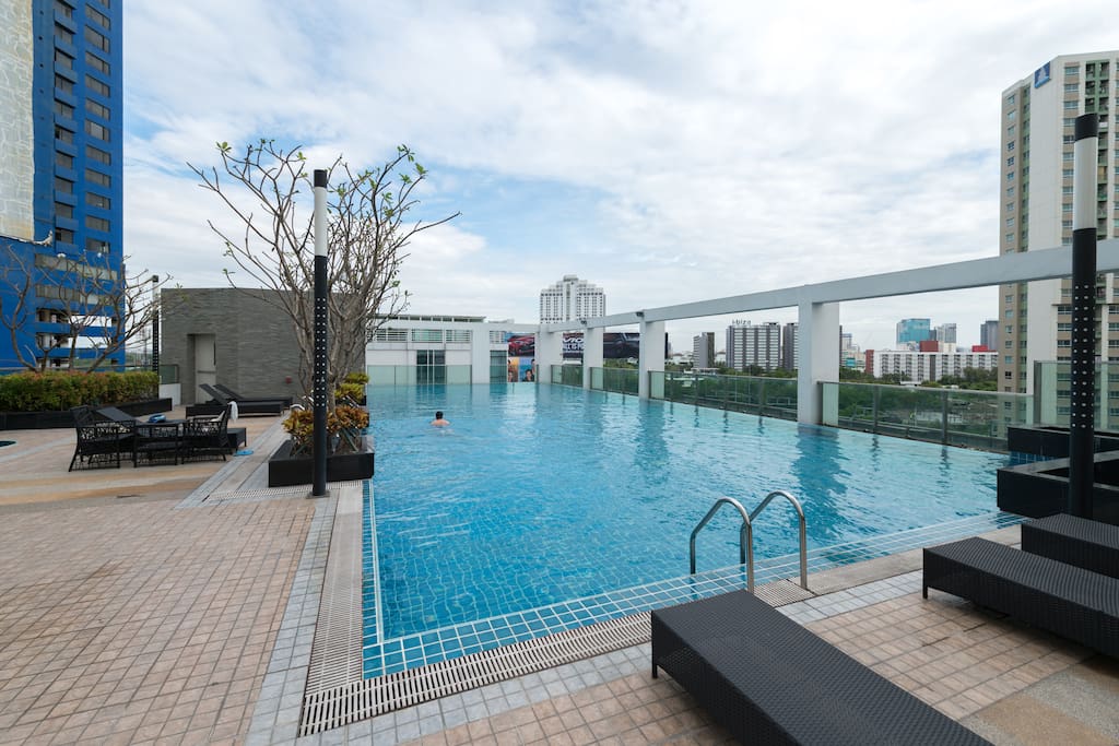 Infinity edge pool