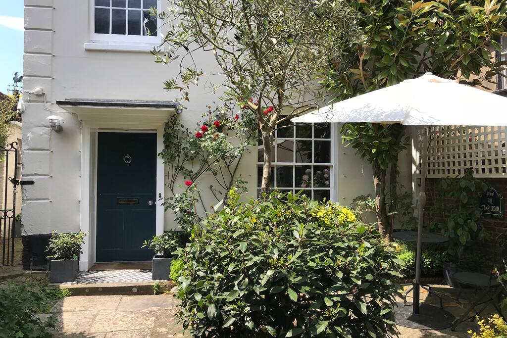 Pretty town house in the heart of Midhurst old town