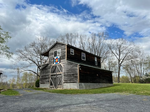 Barn on the Creeper-SWVA Damascus Trail Getaway