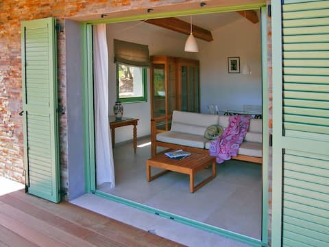 Top performing Airbnb: Maison des Amis with endless view of the sea in Porto Vecchio