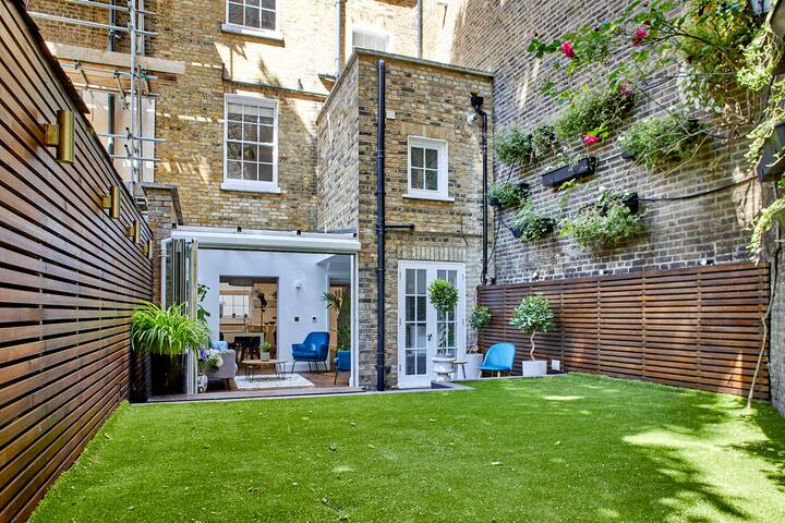 Stylish townhouse with garden in central London gallery image 5