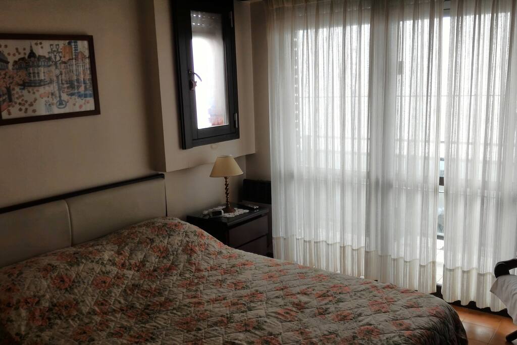 Habitación con balcón