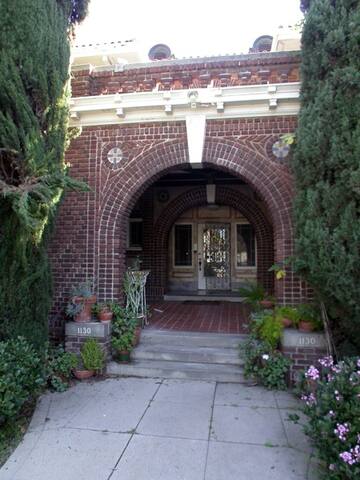 Cool & Eclectic, Historic Mansion. gallery image 4