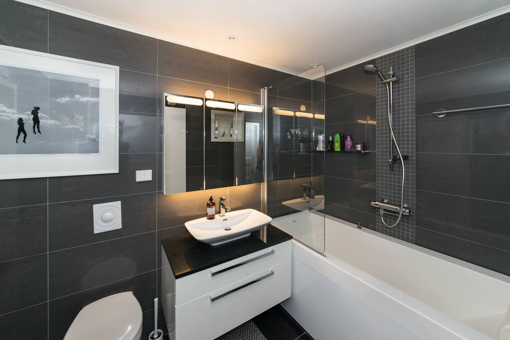 Bathroom on the first floor